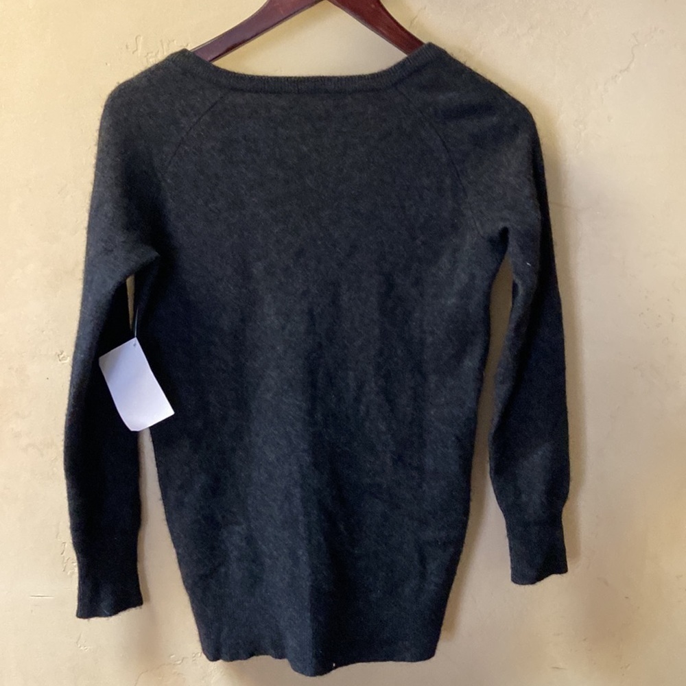 Sz XS Equipment Femme 100% Cashmere V Neck Sweater in Charcoal Gray - Picture 4 of 4